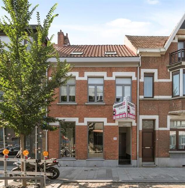 Multifunctioneel pand met 3/4 slaapkamers en mooie tuin in het centrum!