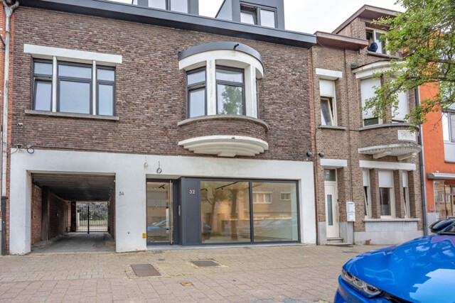 Instapklaar en modern kantoor in het centrum van Ekeren!