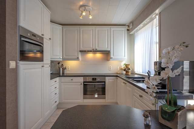 Instapklare woning met 4 slaapkamers, garage en tuin op toplocatie in Stabroek