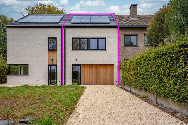 Nieuwbouwwoning met inpandige garage en 5 slaapkamers in Putte-Kapellen!