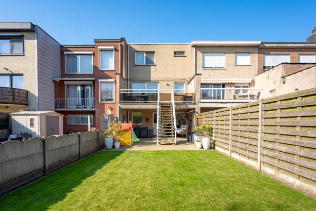 Instapklare woning met 4 slaapkamers, garage en tuin op toplocatie in Stabroek