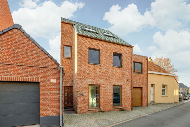 Energiezuinige woning met grote tuin, 5 slpk en garage 