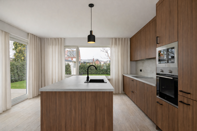 Woning met 3 slpk, 2 badkamers en tuin nabij het Moretusbos