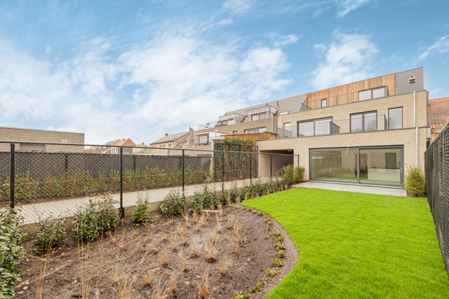 NIEUW gelijkvloersappartement met tuin en grote garage