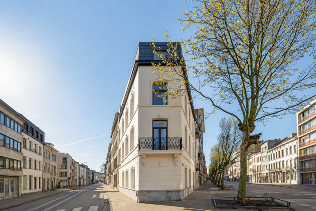 Kwalitatief gerenoveerd appartement op gegeerde locatie!
