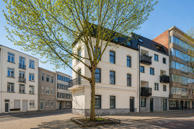 Gerenoveerd duplexappartement met exclusief dakterras op toplocatie!