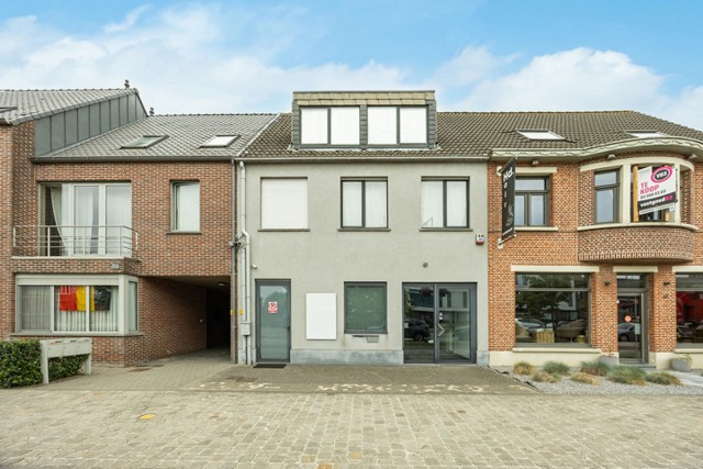 Kantoor/winkelruimte met tuintje