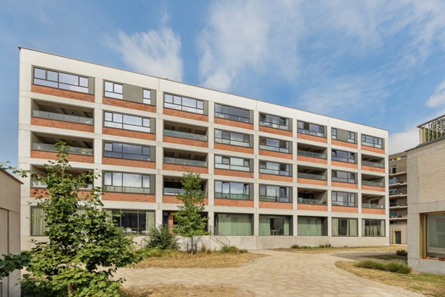 Recent appartement op de 1e verdieping – lift en staanplaats