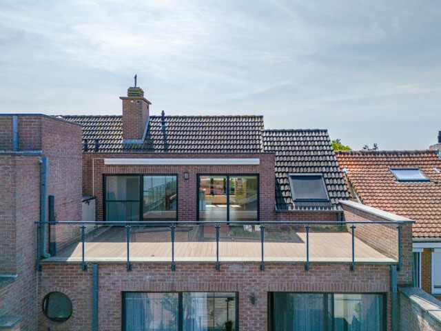 Instapklaar appartement, groot terras, staanplaats en lift!
