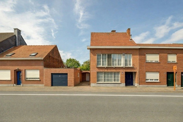 Halfopen bebouwing met garage en zuidwest-tuin!
