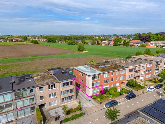 Te renoveren gelijkvloers appartement met 2 slaapkamers en garagebox!