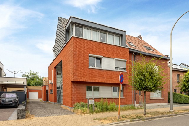 Duplex nabij centrum van Hoevenen – instapklaar & met garage