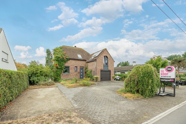 Vrijstaande woning met grote tuin en 3 slpk 