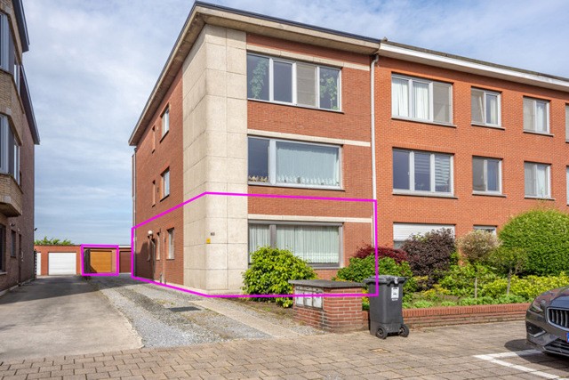 Te renoveren gelijkvloers appartement met 2 slaapkamers en garagebox!