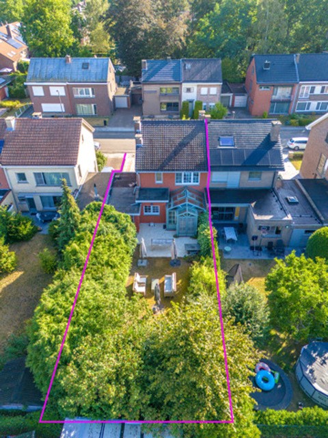 Ruime gezinswoning met 3 slaapkamers, garage en diepe tuin 