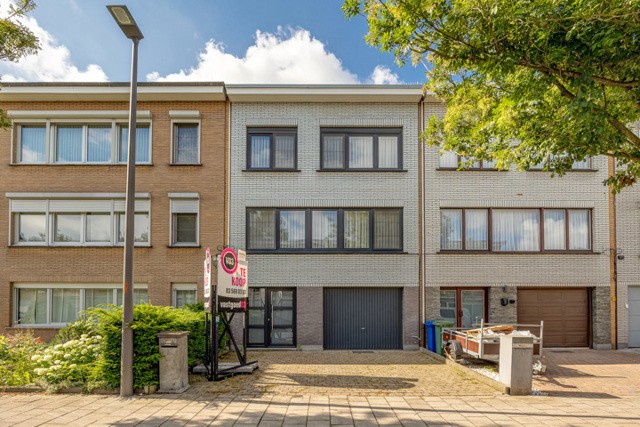 Bel-étage met potentieel en zonnige tuin in Merksem!