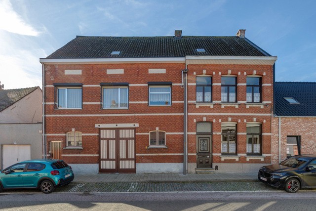 Grote woning met veel mogelijkheden te Zandvliet 