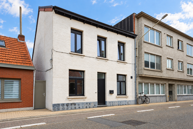 Sfeervolle woning met 4 slaapkamers in het centrum van Kapellen