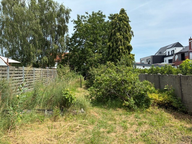 Perceel bouwgrond van 367 m² voor halfopen bebouwing of meergezinswoning voor 2 appartementen!